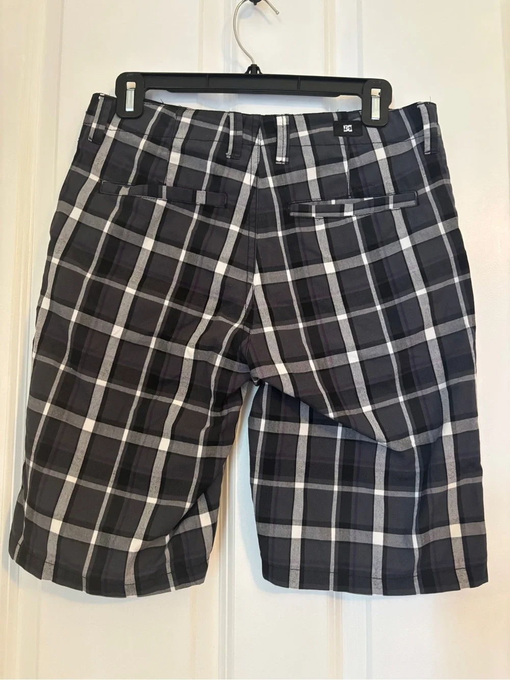 DC Men's Black and Gray Plaid Flat-Front Shorts.  Size 28. Poly Blend, Pockets.